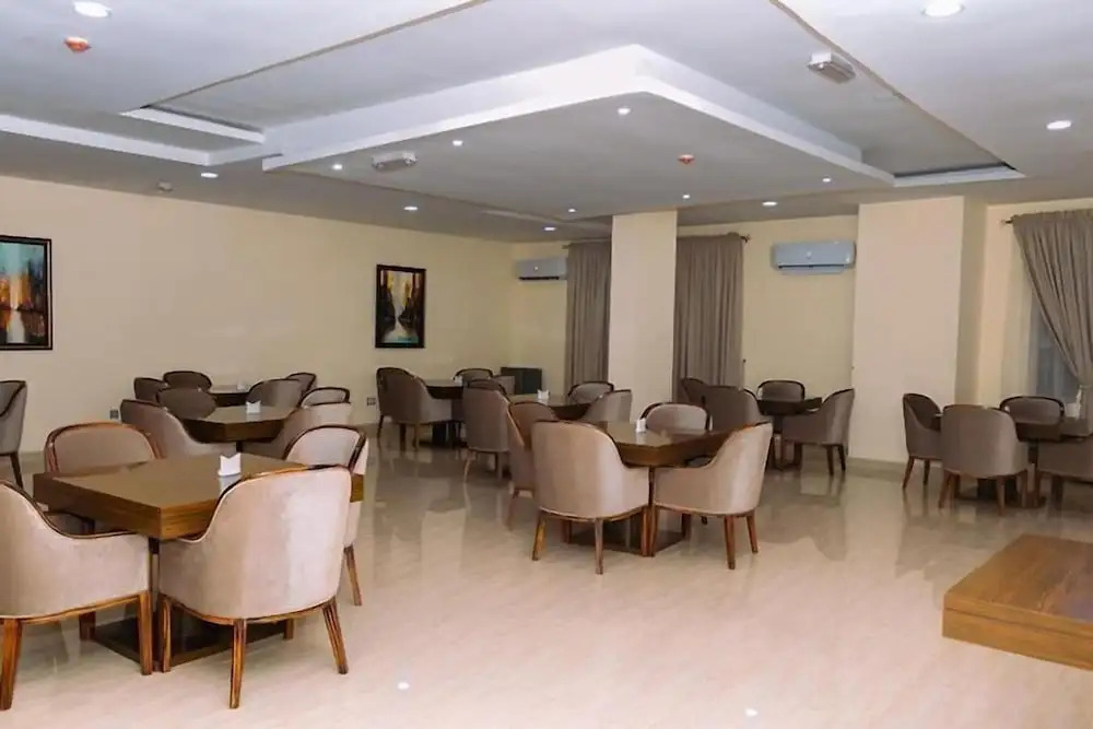 Premium Hotel & Suites by Victoria Inn