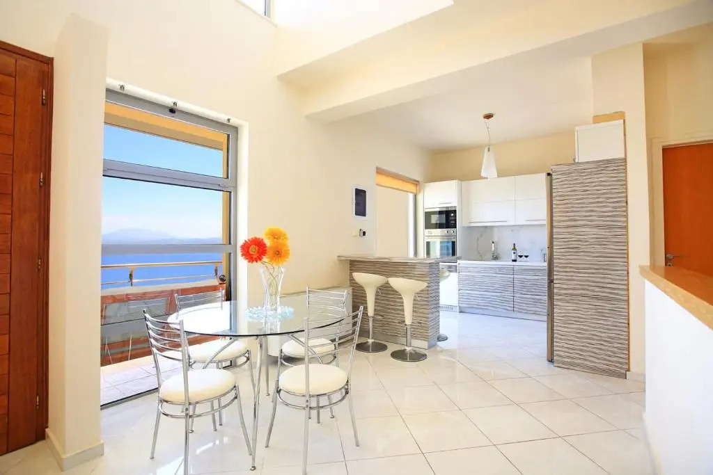 Seafront, 5star Home - 4min Walk To Private Beach