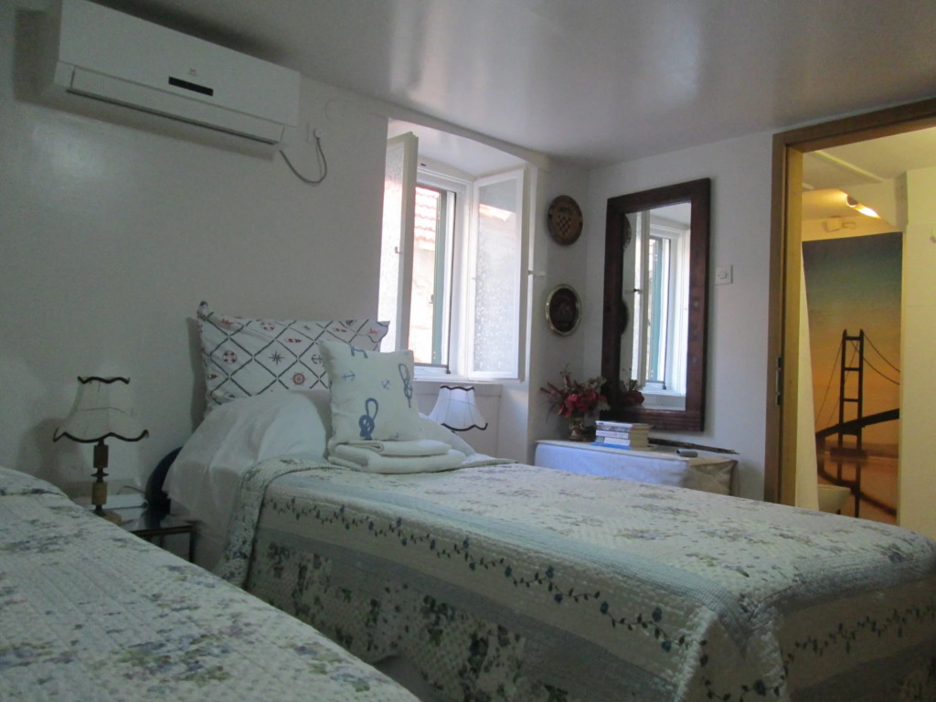 Rm Antonio on Dumanica St - En-suite Rm 5 min to the Old Town of Split