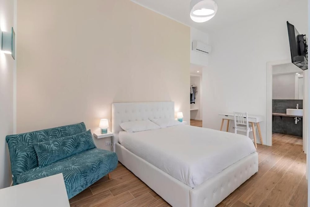 Leos Colosseum - Private Apartments