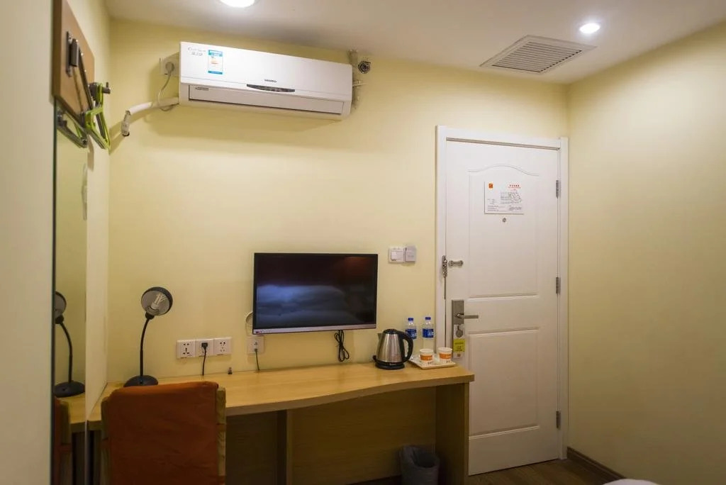 Home Inn Urumuqi Shuiqingmuhua Nanhu Square