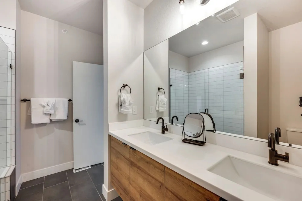 Sleek, Modern Denver Area Gem in Planned Community