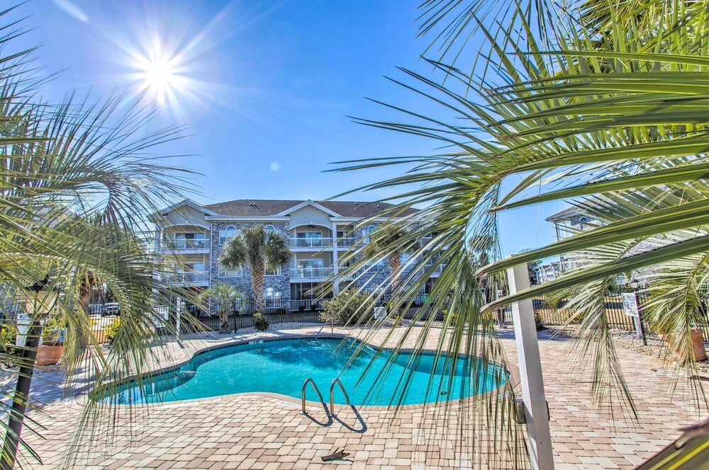 Pool & Golf Course Views: Myrtle Beach Condo
