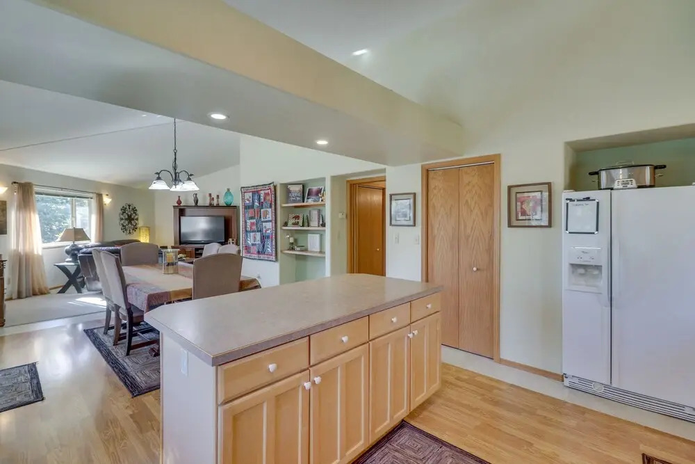 1 Mi to Flathead Lake: Bigfork Village Retreat