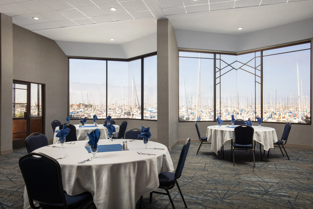 Holiday Inn Express Hotel & Suites Ventura Harbor by IHG