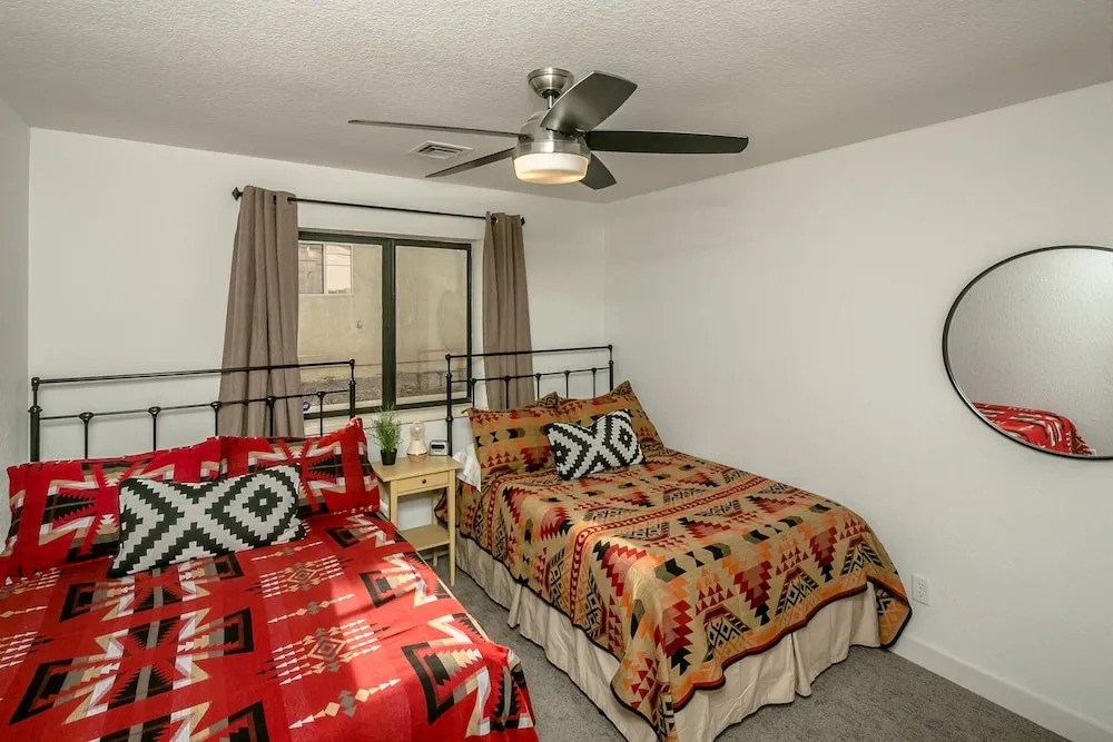690 Avenida Laredo