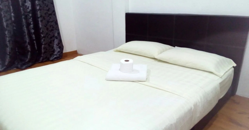 UFO Capsule Hotel
