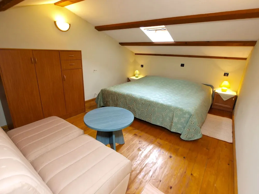 Apartment 1049