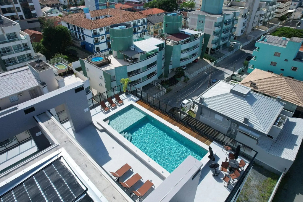 Adra 205 - Apartamento no centro de Bombinhas - Rooftop com piscina e academia - À poucos metros da praia