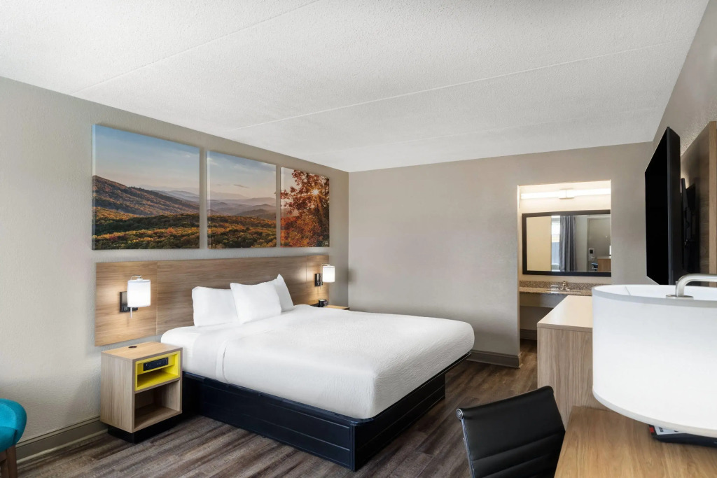 Days Inn by Wyndham Greeneville