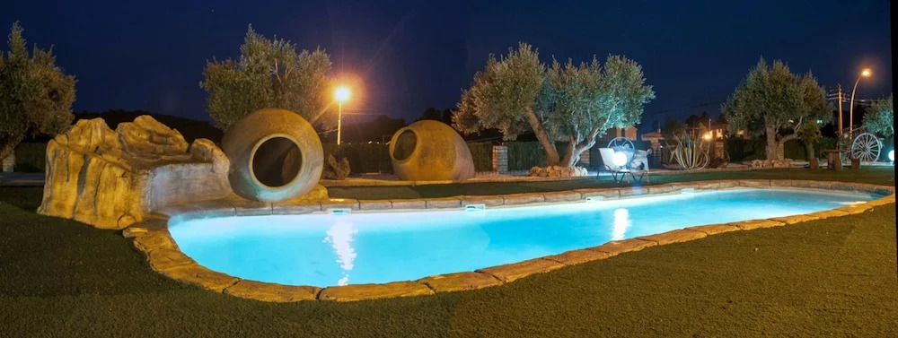 Spacious villa in Can Trabal with private pool and jacuzzi 980 m²