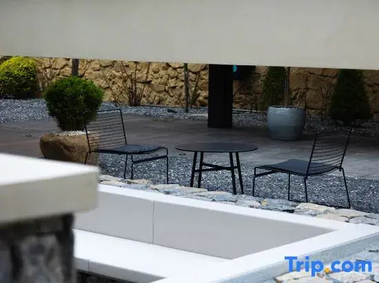 Qinghe Courtyard · Jiuzhaigou | QINGHE Hot Spring - Luxury Private Hot Spring Villa