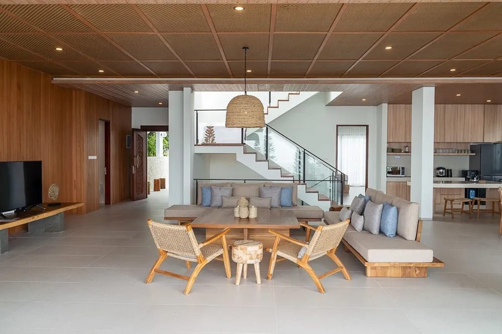 Sunrise City View Villa 9 Bedrooms With a Private Swimming Pool and a Billiard Table