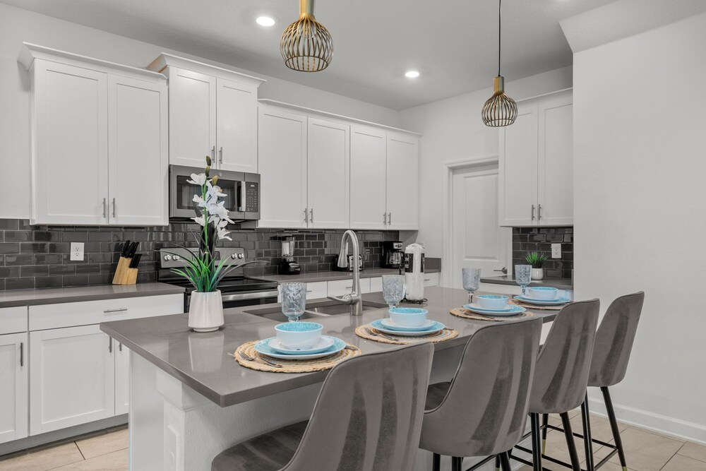 Luxury 5Bed Home with Pool and Game Room