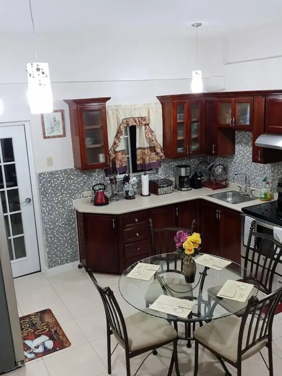 Apartment Sleeps 4 With En-suite Bathrooms