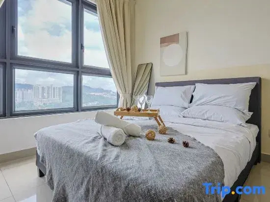 Stylish 4BR M Vertica Walk to MRT & Velocity Mall