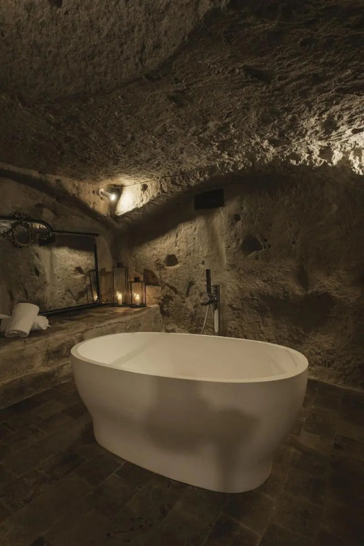 Aque cave