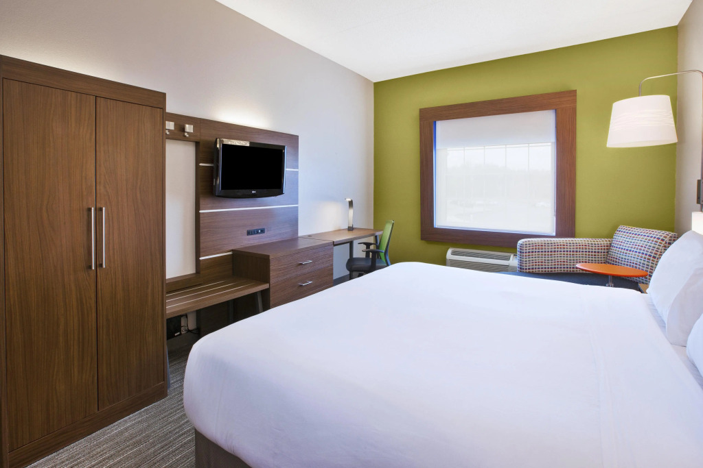 Holiday Inn Express & Suites Manchester by IHG