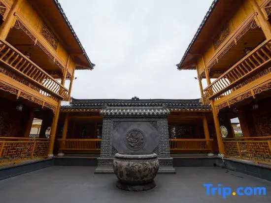 Yishanlou · Wanfeng Hidden Stay · Hui-style Design Vacation Apartment (Xingyi Wanfenglin)