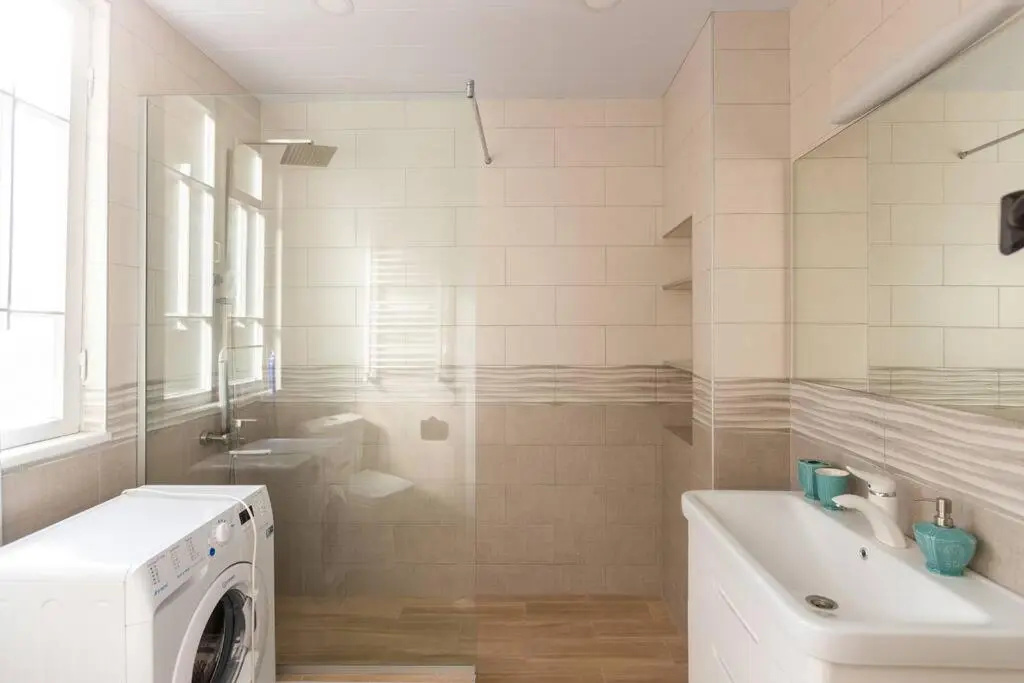Precious 2 Bedroom apt In The Heart Of Tbilisi