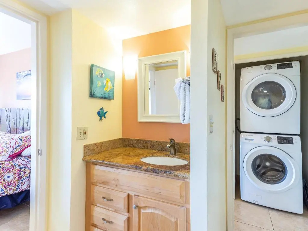 Maui Banyan T-305 - Ocean View Beach Condo for 10