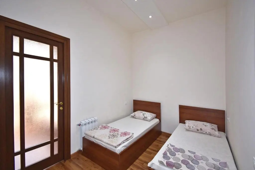 Tumanyan street, 3 bedrooms New Renovated apartment TM662