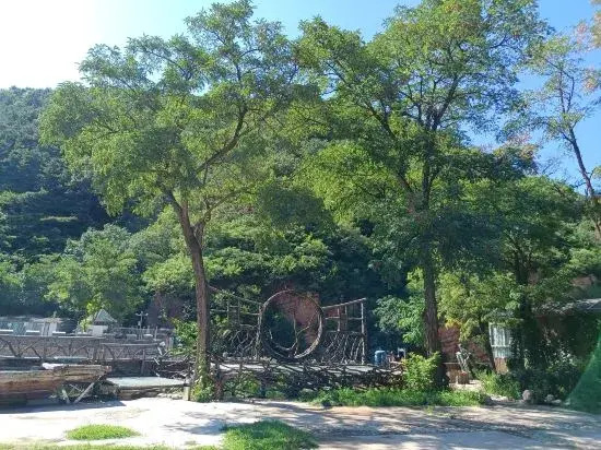 Beijing Wood Banren Art Manor