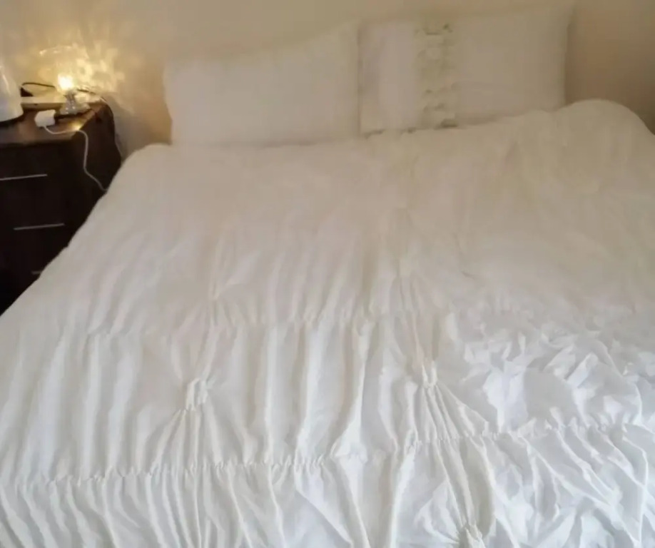 Room-charming Bradford Room to Rent With