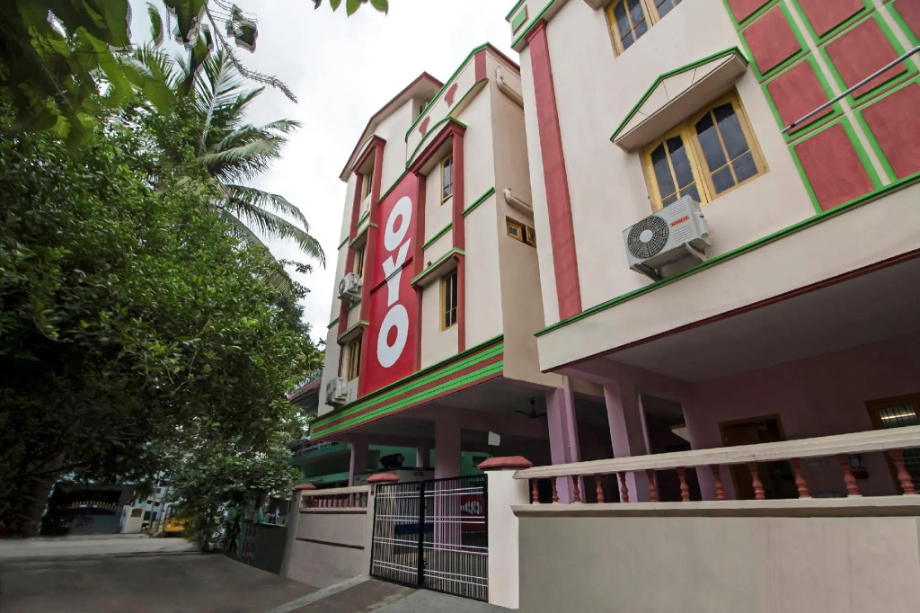 OYO Flagship 42654 jayalakshmi service apartment