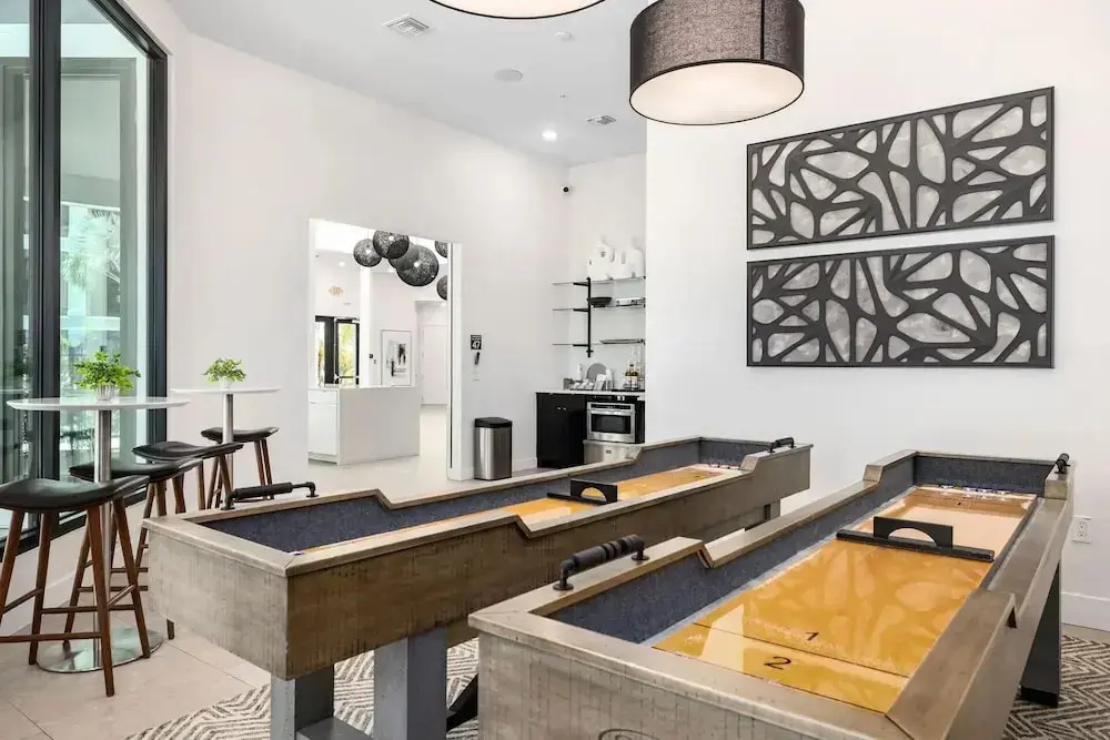 Landing Incredible 2BD Clubhouse Pool