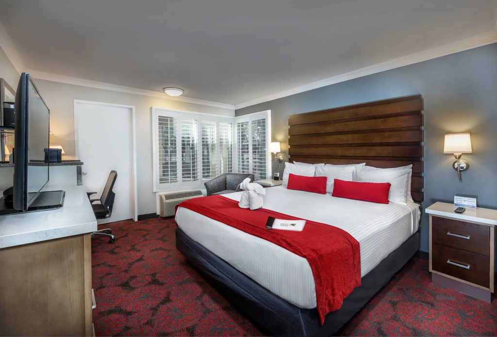 Desert Palms Hotel & Suites Anaheim Resort