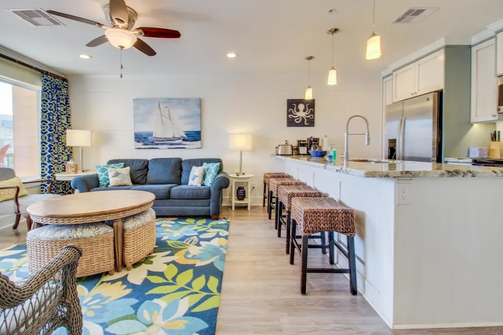 Maravilla Condos - Anchors Away