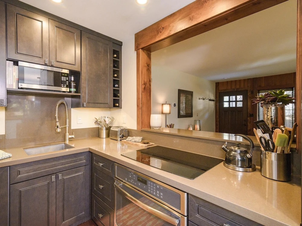1000 Lakeshore Blvd Condo Unit 4 2 Bedrooms 2 Bathrooms Condo