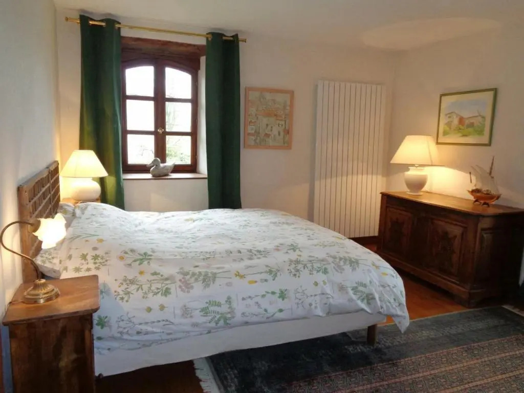 Charme Rural avec Piscine Privée et Animaux Acceptés - FR-1-496-200