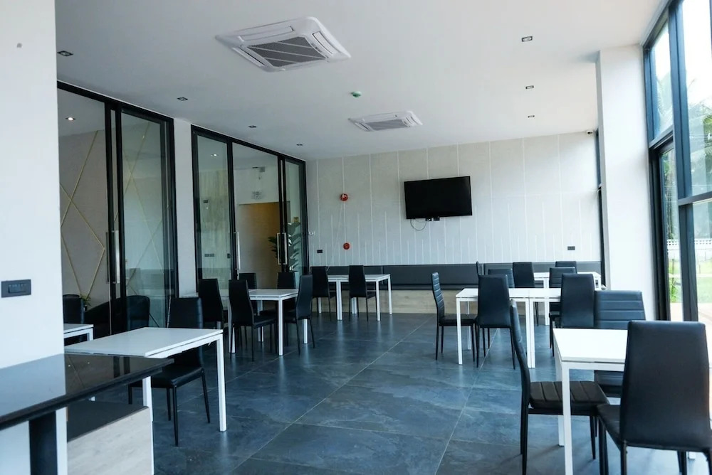Double J Hotel