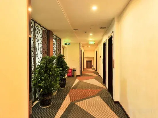 wating hotel