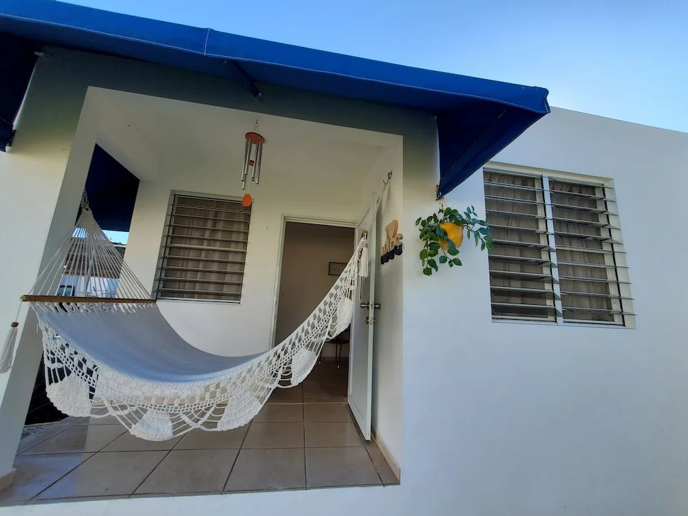 Comfy apartment 8 minute walk from beach