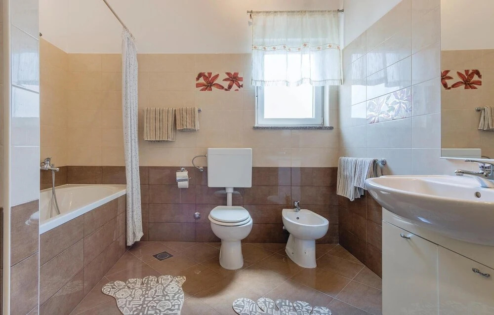 Beautiful Home in Fazana With Wifi and 5 Bedrooms