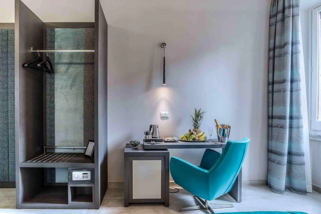 Palazzo Antico · Loft Moderno · Fontana di Trevi