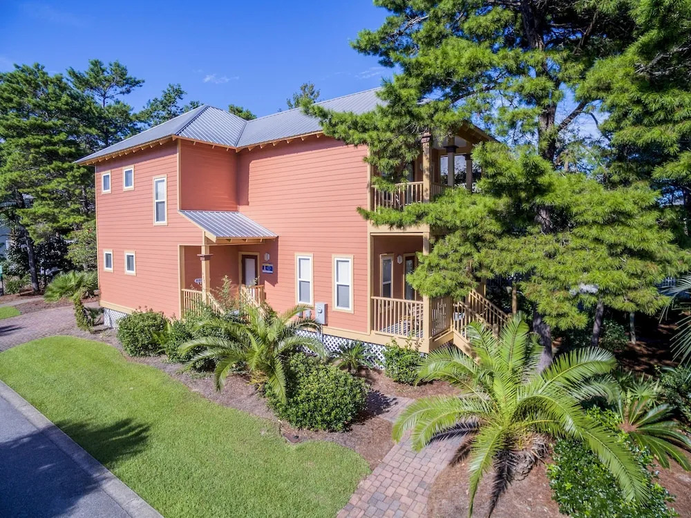 455 Hidden Lake Way House - 4 Br home by RedAwning