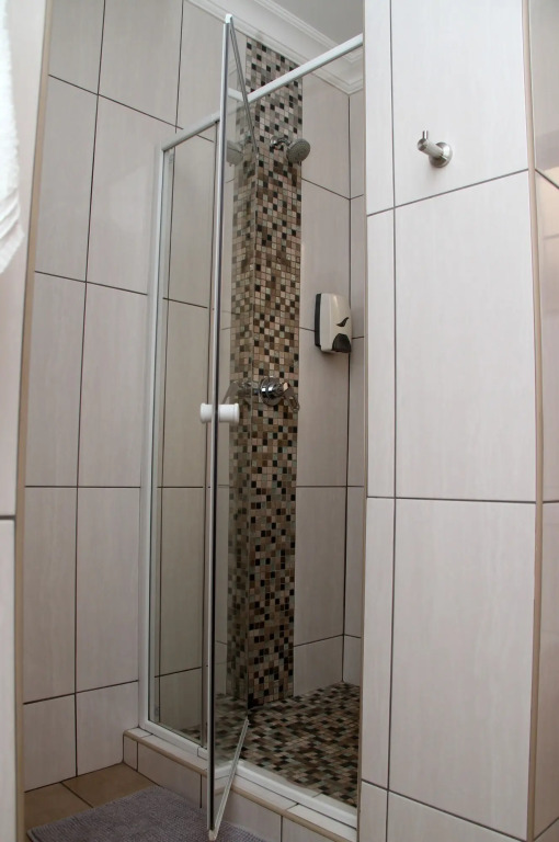 Del Roza Guest House