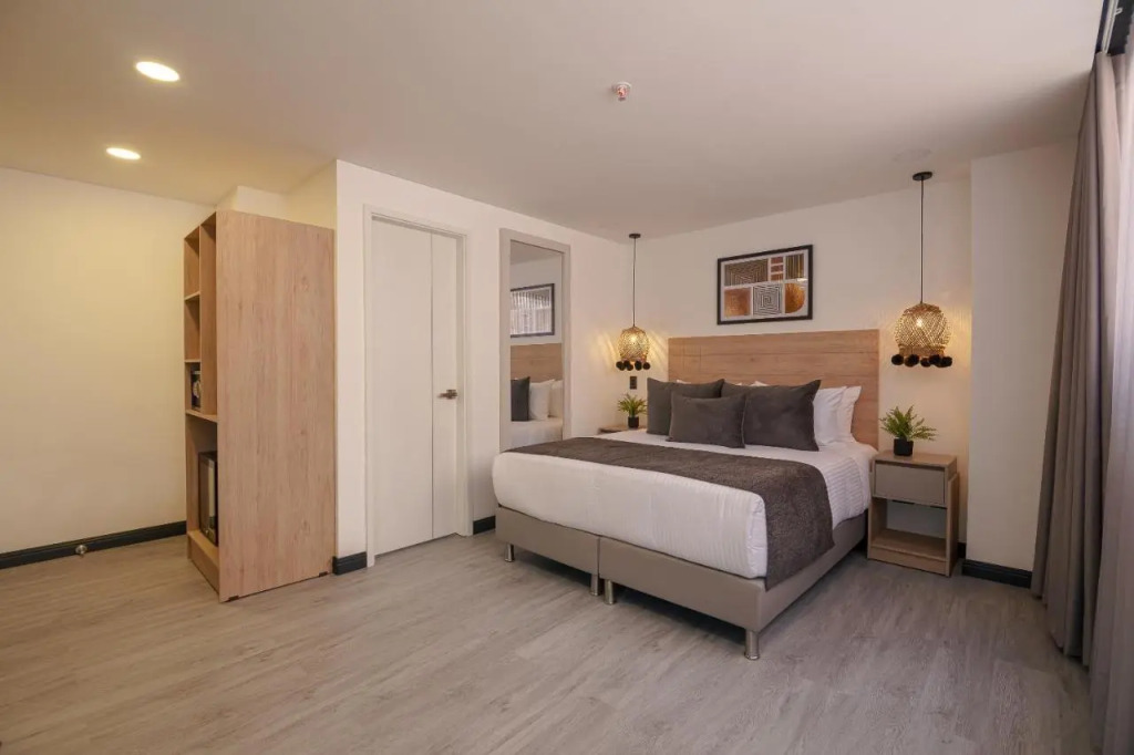 First Class Hotel