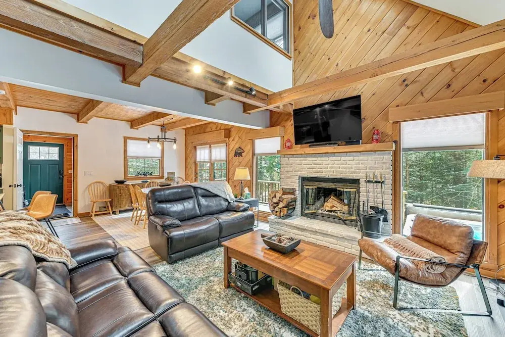 8 Mi to Mt Snow: 'cozy Bear Cabin' w/ Hot Tub!