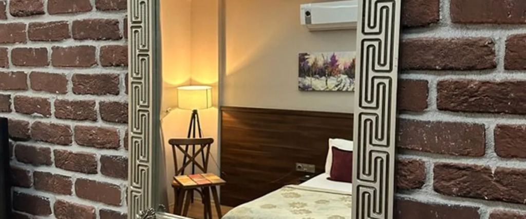 Grand Deluxe Hotel