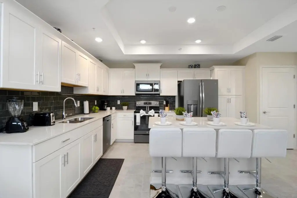 Three Bedrooms Storey Lake Orlando 201