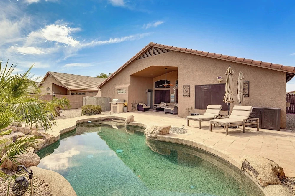 Hot Tub & WFH Ready! Golf Retreat in Maricopa