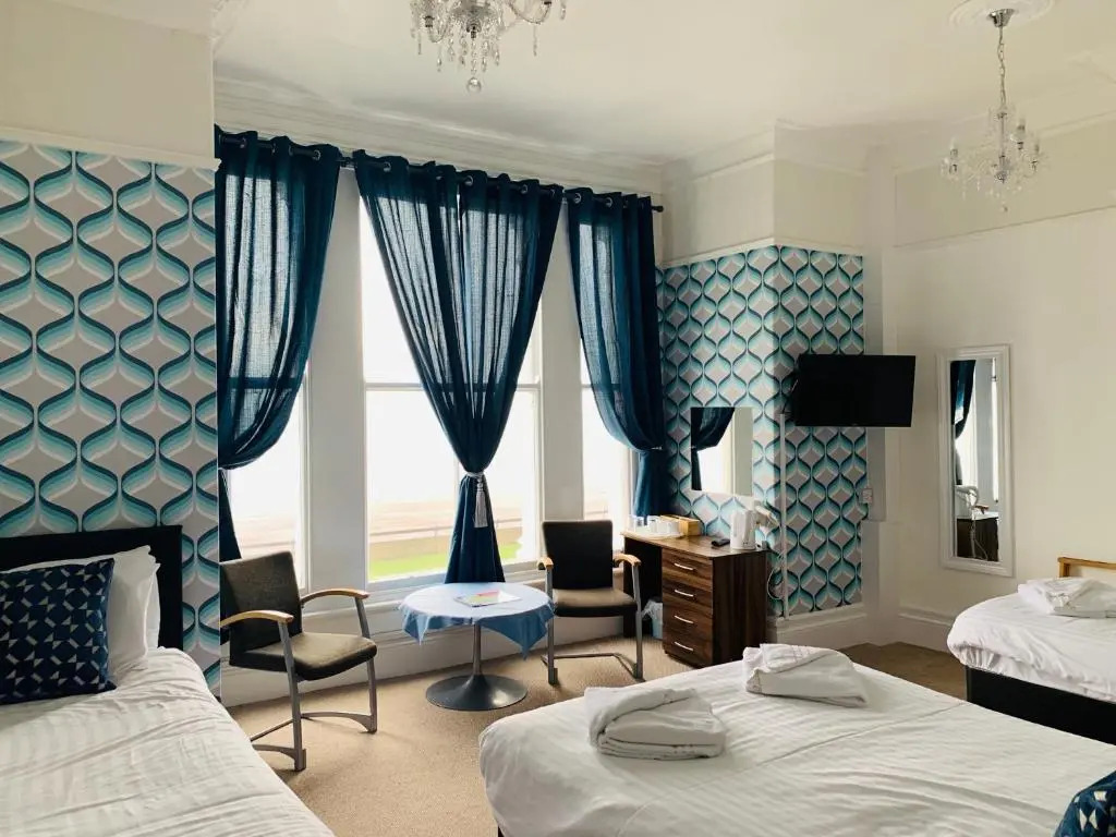Four Oaks Hotel