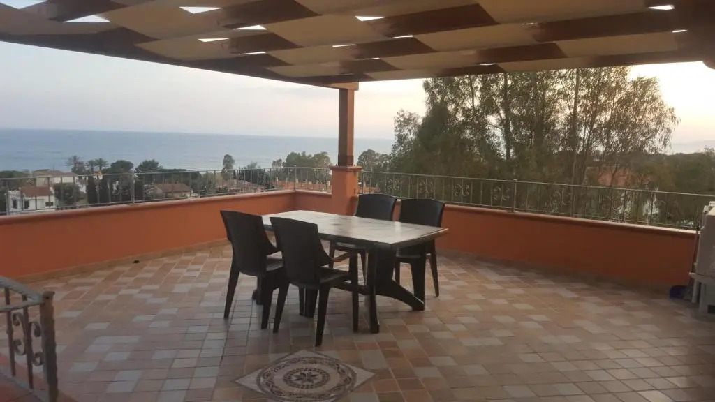 Terrazza sul golfo degli angeli