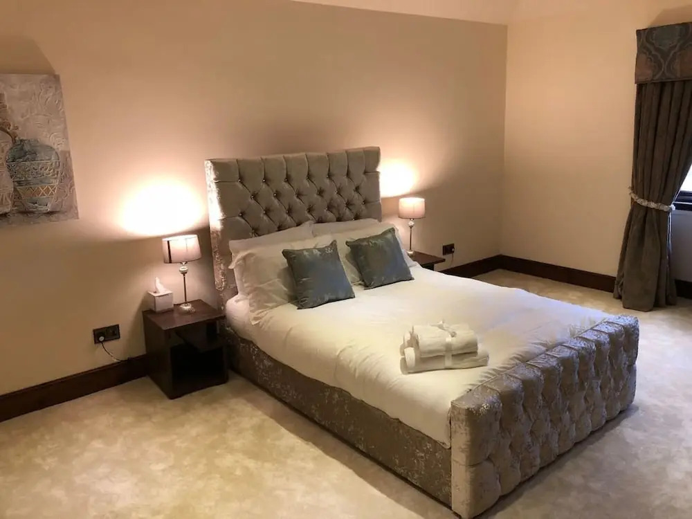 Beautiful 4-Bed Villa in Glasgow