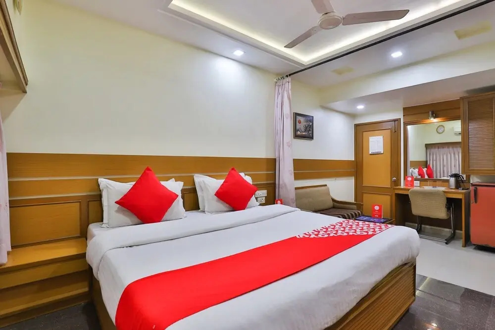 OYO 17117 Hotel Rainbow